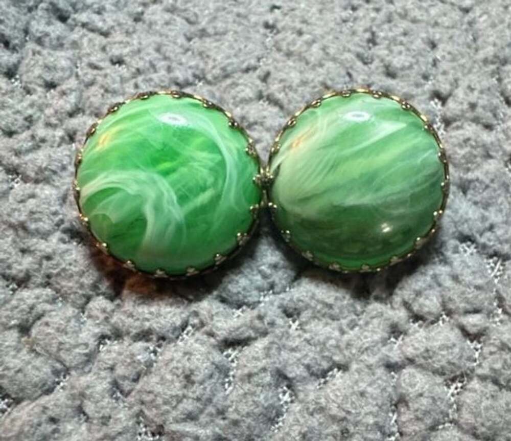 Vintage Green Swirl Glass Gold Tone Clip On Earrings